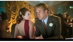 ライアン・ゴズリング＆エマ・ストーン／『L.A. ギャング ストーリー』 -(C) 2012 VILLAGE ROADSHOW FILMS（BVI）LIMITED