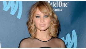 プレゼンターを務めるジェニファー・ローレンス -(C) Getty Images