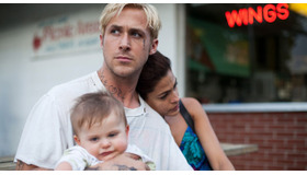 『プレイス・ビヨンド・ザ・パインズ／宿命』 -(C) 2012 KIMMEL DISTRIBUTION, LLC ALL RIGHTS RESERVED.