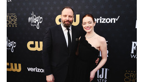 ヨルゴス・ランティモス監督＆エマ・ストーン Photo by John Shearer/Getty Images for Critics Choice Association