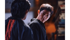 『このろくでもない世界で』© 2023 PLUS M ENTERTAINMENT, SANAI PICTURES, HiSTORY ALL RIGHTS RESERVED.