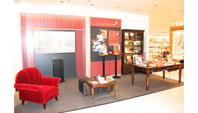 伊勢丹新宿店×映画『私が靴を愛するワケ』（本館2階婦人靴プロモーション）店内は映画館のロビーをイメージ
