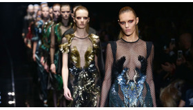 「グッチ」ファッションショー -(C) Getty Images