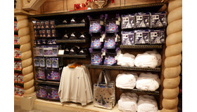 壮大なナイトショー「Reach for the Stars」の新グッズが登場！雲とシンデレラ城が幻想的に描かれたアイテムも