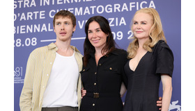 ハリス・ディキンソン＆ハリナ・ライン＆ニコール・キッドマン Photo by Andreas Rentz/Getty Images