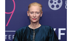 ティルダ・スウィントン Photo by Dimitrios Kambouris/Getty Images)