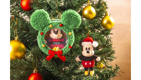 ぬいぐるみチャーム（ミッキー、ミニー） 各1,200 円ポーチ 1,600 円