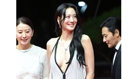 レッドカーペットで大胆姿を披露した女優スヒョン、「露出よりも心配」だったのは？【画像】