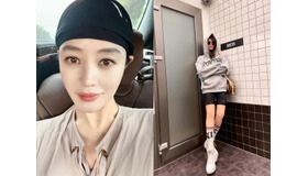 【韓国女優】“奇跡の54歳” キム・ヘス、ショートパンツから伸びる美脚に驚き…無欠点美貌もあらわに【PHOTO】