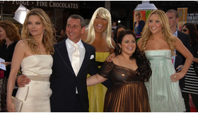 『ヘアスプレー』L.A.プレミア（左から）ミシェル・ファイファー、アダム・シャンクマン監督、クィーン・ラティファ、ニッキー・ブロンスキー、アマンダ・バインズ -(C) 2007 Getty Images