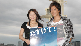 怪しい空模様の下、船の甲板に立つ相澤仁美と飯沼誠司。油断してるとパニックに!?