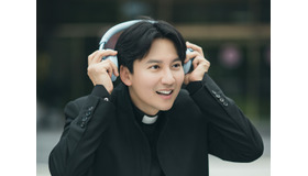 Disney+配信『熱血司祭2』にアジアが熱狂中！再び証明されたキム・ナムギルの“存在感”