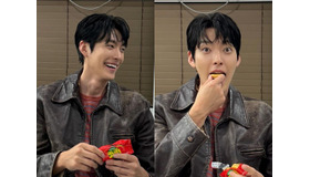 俳優キム・ウビン、無邪気な笑顔が「可愛すぎる」と話題！お菓子を頬張るギャップにやられる【PHOTO】