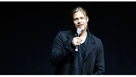 真夜中の『ワールド・ウォーZ』試写会場にサプライズ登場したブラッド・ピット -(C) Getty Images