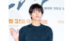 二児のパパになったソン・ジュンギ、インタビュー中も“親バカ”全開！スタッフに写真を見せながら「可愛い」