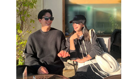 “素敵な夫婦” 女優ハン・イェスル、10歳年下の夫と幸せなひととき「今年も君と」【PHOTO】