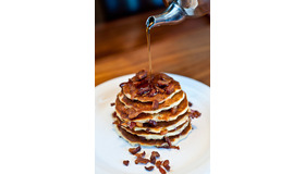 バターミルクパンケーキ ベーコン・ ソルトバター、100％ピュアメープルシロップ