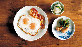 日本人の朝ご飯　『民宿ハマダ』特製 目玉焼き定食