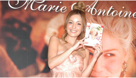 『マリー・アントワネット』DVD発売記念イベントに登場した梨花