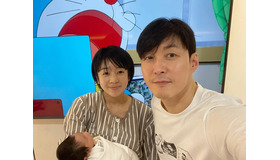 俳優シム・ヒョンタクの“18歳年下”日本人妻・サヤさん、初の“3人家族”ショットを公開！「大きく育ってます」【PHOTO】