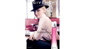 「ジバンシイ」を代表するフレグランスの新ミューズはアマンダ・サイフリッド