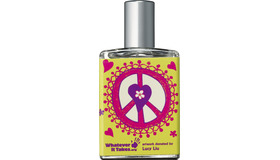 ルーシー・リューによるデザインボトルのフレグランス