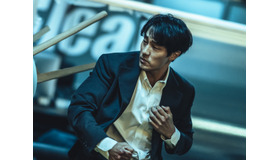 ソ・ジソブ13年ぶりアクション復帰作、Netflixシリーズ『広場』のスチールカット公開