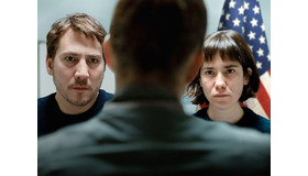 『入国審査』© 2022 ZABRISKIE FILMS SL, BASQUE FILM SERVICES SL, SYGNATIA SL, UPON ENTRY AIE