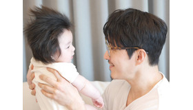 18歳年下の日本人女性と結婚した俳優シム・ヒョンタク、老眼だけど…メガネ3本で愛息の顔も“くっきり”【PHOTO】