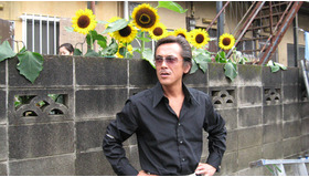 中島哲也演出の「あの夏に─」撮影に臨む寺島進