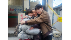 童顔女優パク・ボヨン、『未知のソウル』現場でのオフショットに「癒される」【PHOTO】