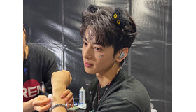 入隊控えたチャウヌ、入隊前最後の日本公演で放った“眩しいビジュアル”。さすが顔天才！【PHOTO】