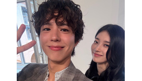 パク・ボゴム、ペ・スジ、BTS・Vの豪華スリーショットが「眼福すぎる」「誇らしすぎ」と大反響【PHOTO】