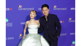 アリアナ・グランデ＆ジョン・M・チュウ監督 Photo by Kevin Winter/Getty Images