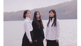 『白の花実』©2025 BITTERS END/CHIAROSCURO