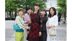 「ショムニ2013」初回放送に出演するオリジナルメンバー（左から戸田恵子、京野ことみ、江角マキコ、高橋由美子、櫻井淳子）