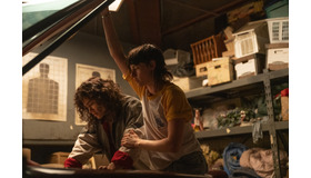 『愛はステロイド』© 2023 CRACK IN THE EARTH LLC; CHANNEL FOUR TELEVISION CORPORATION ALL RIGHTS RESERVED