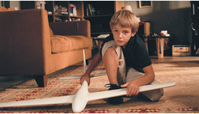 『チャーリーとパパの飛行機』 -(C) 2005 FID&Eacute;LIT&Eacute; FILMS – AKKORD FILM PRODUKTION – FRANCE 3 CINEMA – PATHE DISTRIBUTION/WISEPOLICY