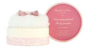 「ナチュラル　パフュームド　ボディパウダー（ローズブーケ）」