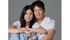 “おしどり夫婦” イ・ボヨン、チソン夫婦が結婚12周年。お揃いコーデの家族写真が「素敵すぎる」