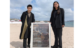 左：団塚唯我監督、右：山上賢治プロデューサー。カンヌ国際映画祭にて撮影