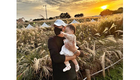 “元祖韓流プリンス”リュ・シウォンが家族でお出かけ。娘を抱っこした姿に反響！「幸せが詰まってる」【PHOTO】