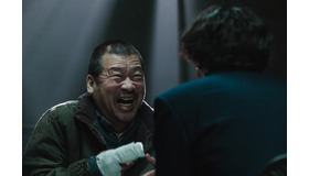 スズキタゴサク『爆弾』(C)呉勝浩／講談社 (C)2025映画『爆弾』製作委員会