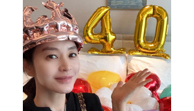 40歳じゃなくデビュー40周年…女優キム・ヘス、サプライズイベントに喜び【PHOTO】