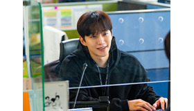 現金と飲酒が超能力の源!? ジュノ主演Netflix新作『CASHERO』スチール写真公開