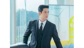 アン・ボヒョンの正体に騒然…“ギャップ全開”のスーツ姿に胸キュン！『スプリング・フィーバー』