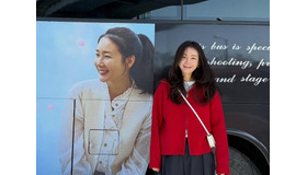 チェ・ジウ、50歳とは思えない清純ビジュアルを披露！“大人可愛いコーデ”で映画のプロモ中！【PHOTO】