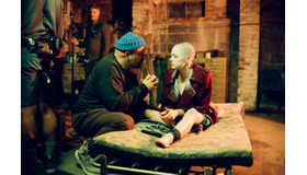 『ブゴニア』メイキング (C) 2025 FOCUS FEATURES LLC.LLC.