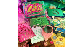 「ウィキッド コレクターズボックス」(C) Universal City Studios LLC. All Rights Reserved.