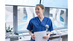 『ナースコール』© 2025 Zodiac Pictures Ltd / MMC Zodiac GmbH